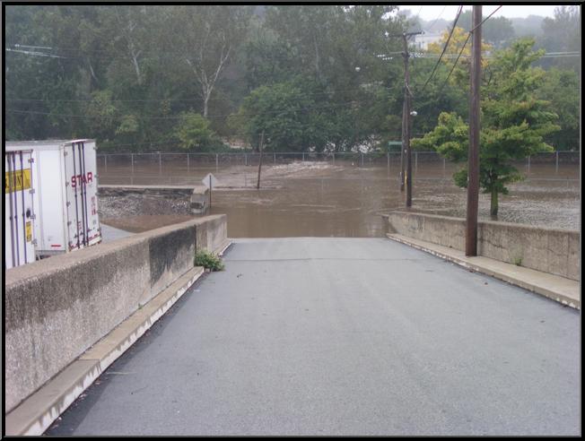 Smurfit Stone Levee Breach from Fountain Street Bridge