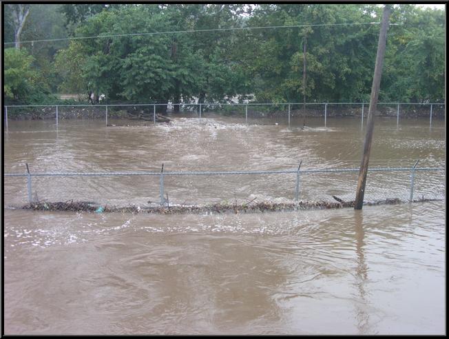 Smurfit Stone Levee Breach from Fountain Street Bridge