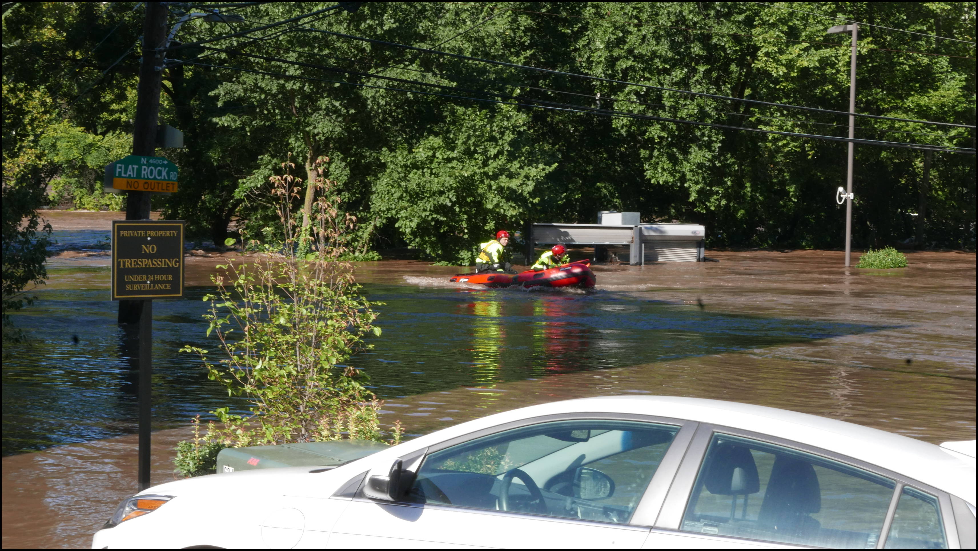 Leverington and Flat Rock Road -- Rescue workers packing it in.