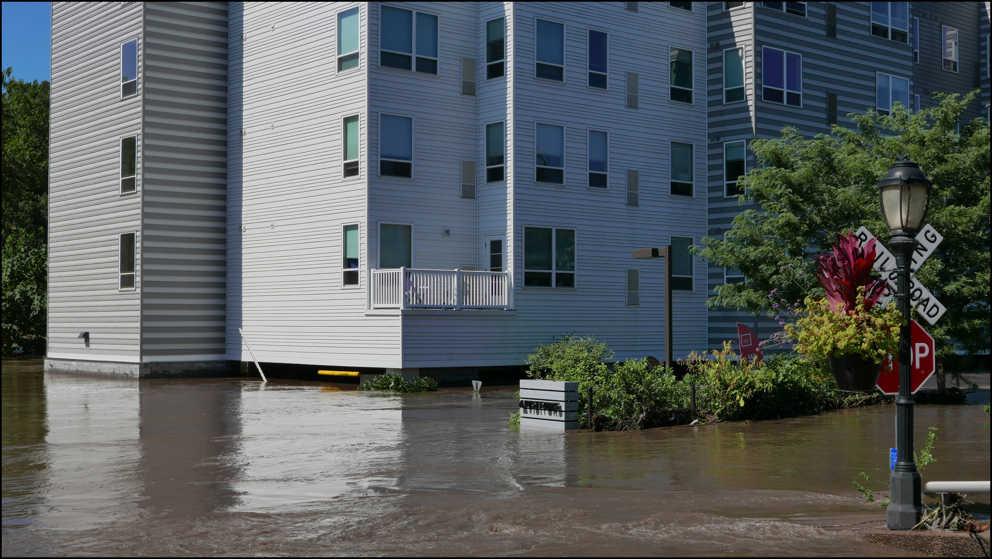 Cotton Street and the canal -- The Isle. There's a parking lot under there. Hope the got all the cars out.