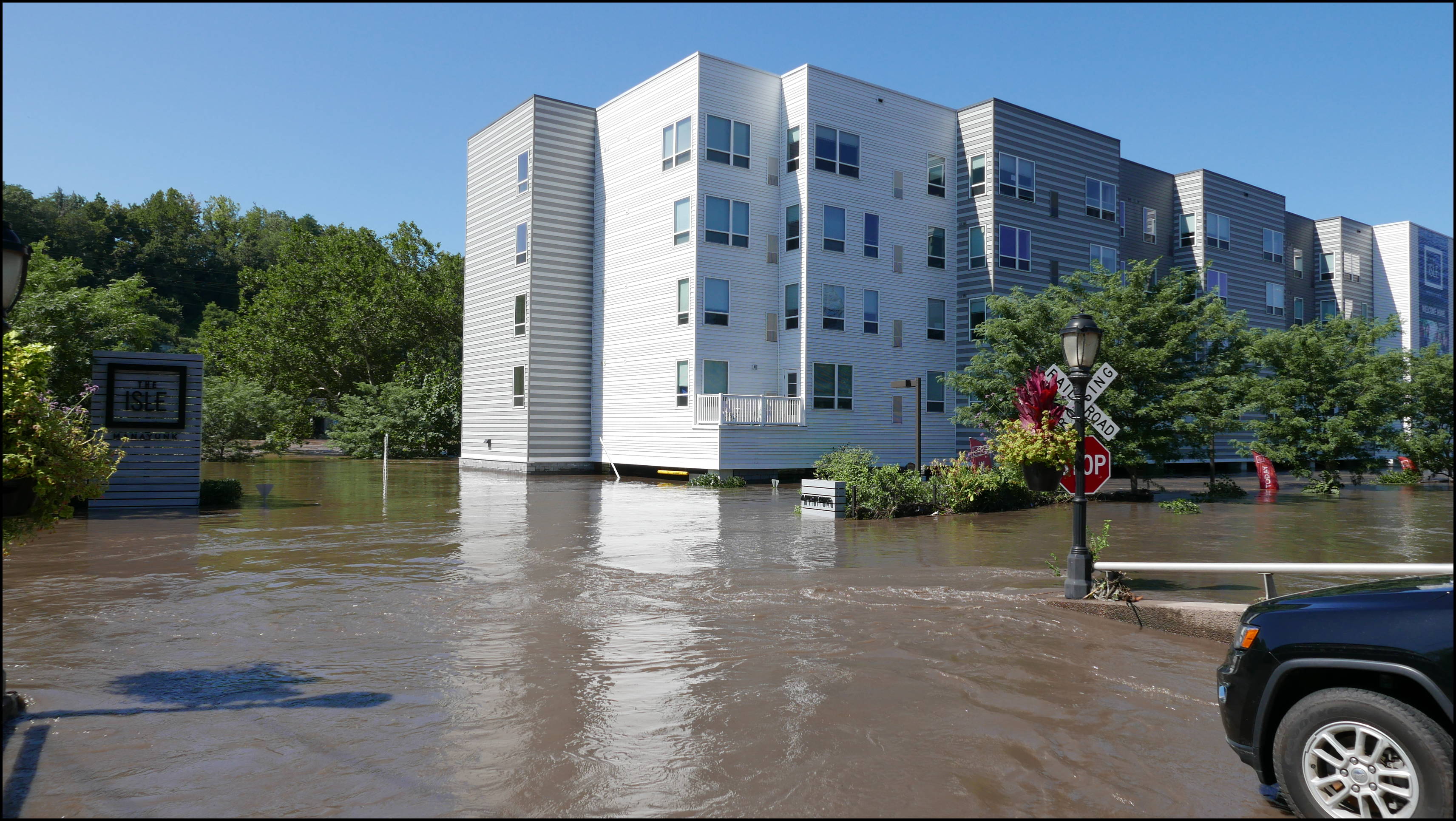 Cotton Street and the canal -- The Isle. There's a parking lot under there. Hope the got all the cars out.