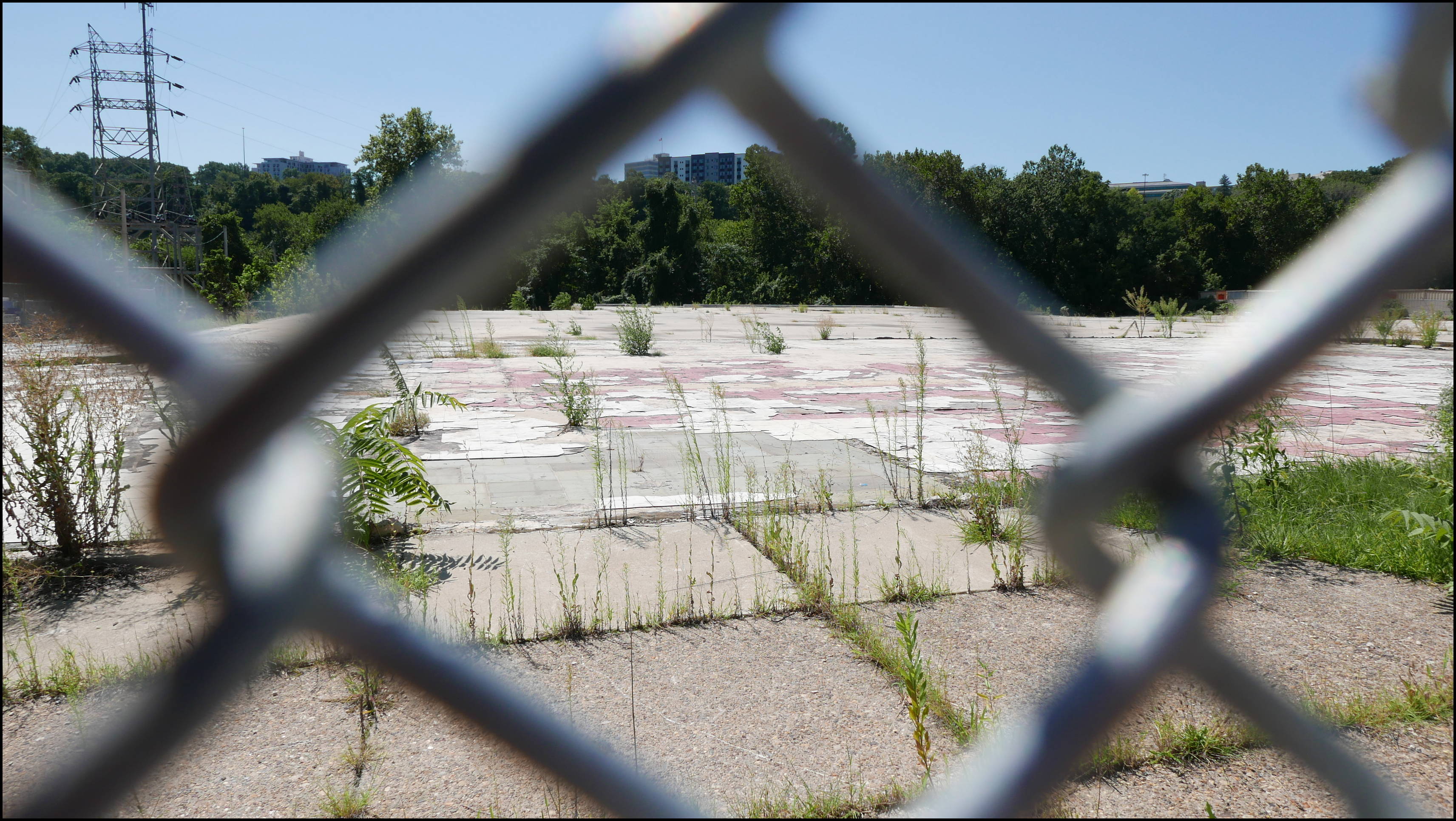 Wissahickon Creek and Ridge Ave (Wissahickon Transfer) -- New Wissahickon Transfer site is dry.